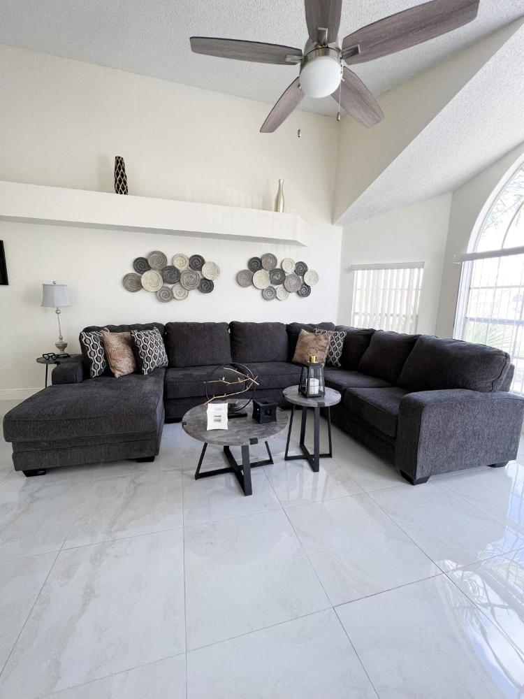 ELEGANT & LUXURIOUS FAMILY APARTMENT close to DISNEY WORLD